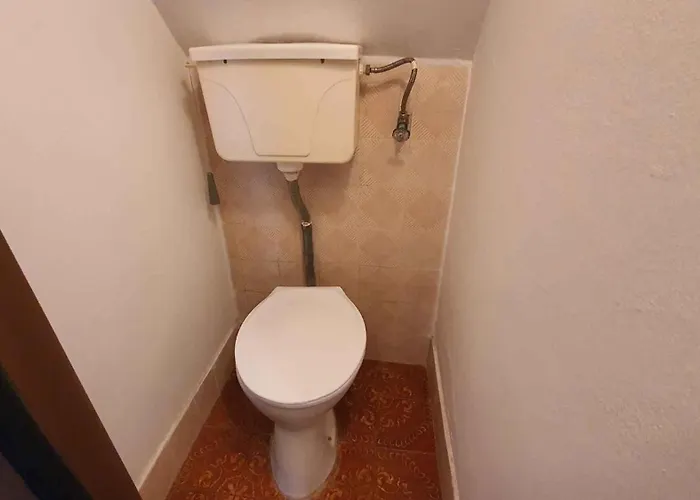 In 42285 * Balatonboglár